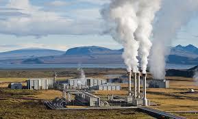 Energia geotermalna - Islandia Średnia wytwarzana moc przez elektrownie geotermiczne w Islandii (której populacja wynosi 300 000) wynosiła w roku