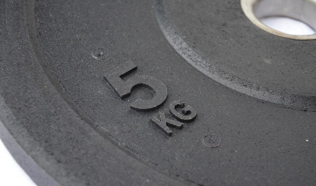 Obciążenia dostępne są w wariantach: 5, 10, 15 i 20 kg. Na jeden kompletny set (100 kg / 8 bumperów) składają się po 2 talerze z każdej wagi.