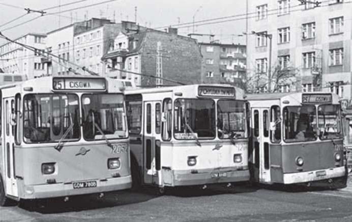 Funkcjonowanie Zarządu Komunikacji Miejskiej w Gdyni w latach 1992-2012 Krzysztof Grzelec, Janusz Wensierski, Olgierd Wyszomirski Wprowadzenie W dniu 1 października 1992 r.