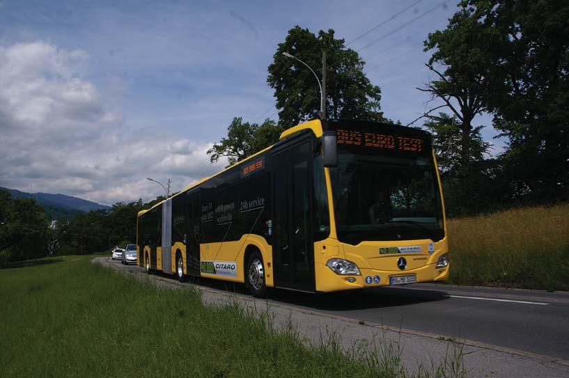 otrzymał wymaganą informację. Wyświetlacze zewnętrzne, jakie zabudowano w pojeździe, również bazują na kolorowych ekranach LCD, umożliwiających wprowadzenie bardziej rozbudowanej informacji.