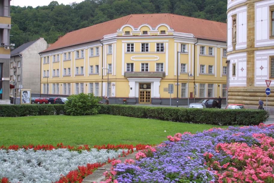 Univerzita Mateja Bela v Banskej Bystrici Ekonomická fakulta UMB Filozofická fakulta UMB Fakulta politických vied a medzinárodných vzťahov UMB Fakulta prírodných vied UMB Pedagogická fakulta UMB