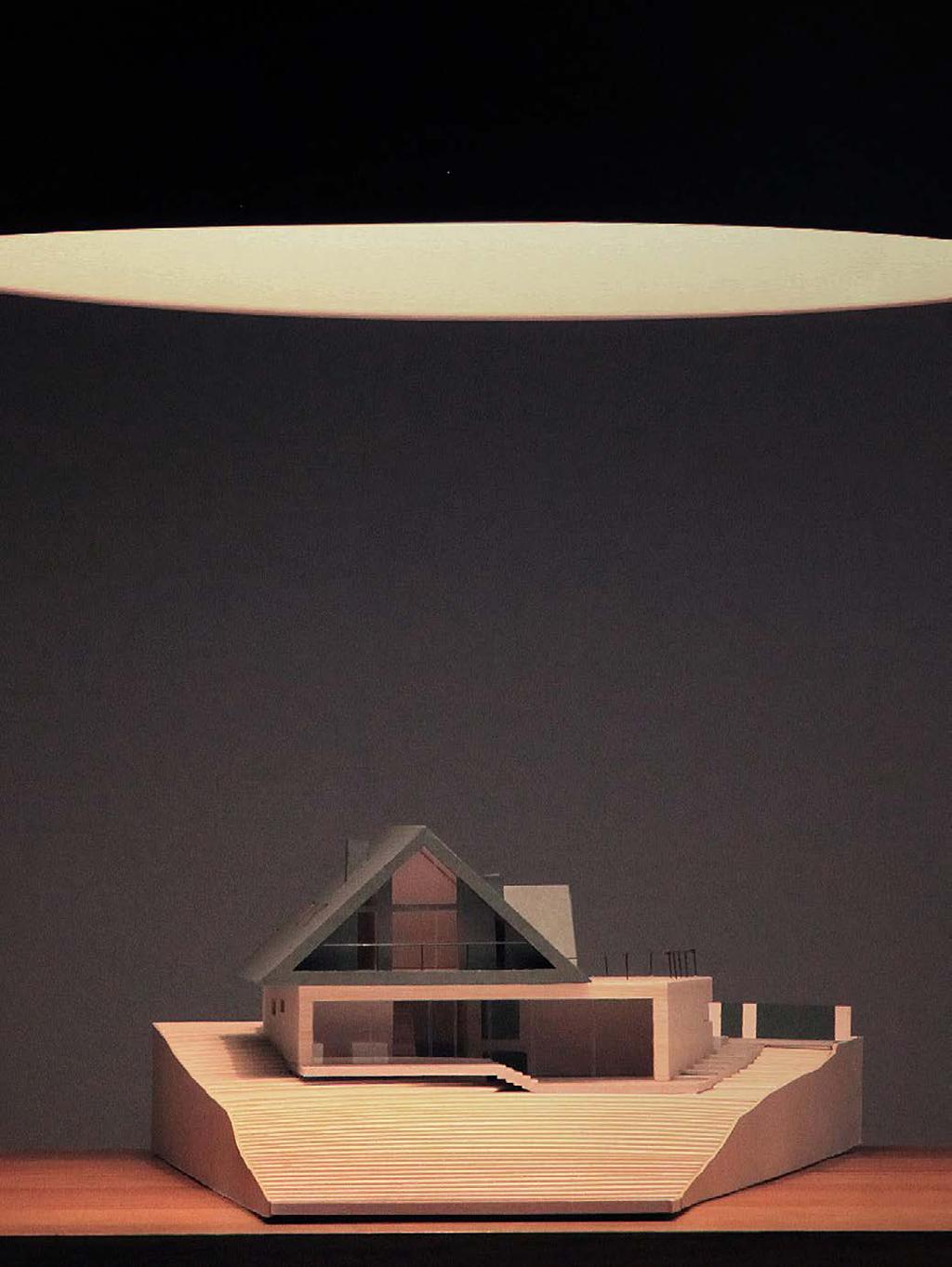 Tworzenie przestrzeni Tekst: Barbara Grabowska W roku 2015 znalazł się w gronie piętnastu najlepszych polskich architektów przed czterdziestką wg Proporty Design.
