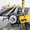 Przeznaczona do stołów roboczych lub podstawy. W kartonie. REMS Collum RG Silnik uniwersalny 230 V, 50 60 Hz, 1200 W, zabezpieczenie przed przeciążeniem. 29 min -1. Nr art.