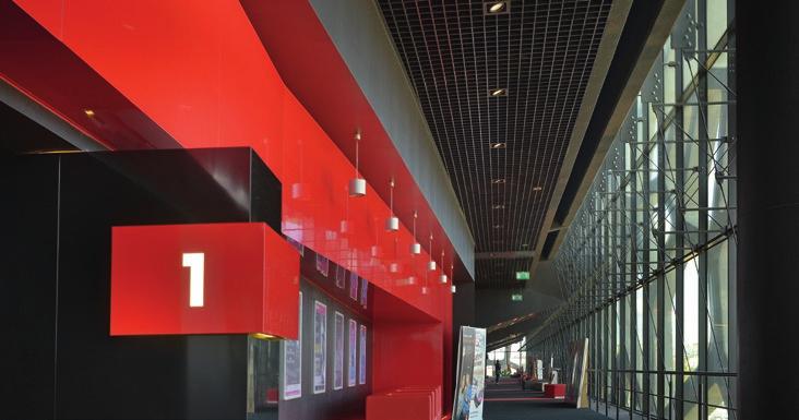 Multikino Olsztyn Hryniewicz i Synowie Pracownia Architektoniczna Okładziny ścienne i elementy dekoracyjne z formatek z płyty kompozytowej, SYSTEM EL-K3.