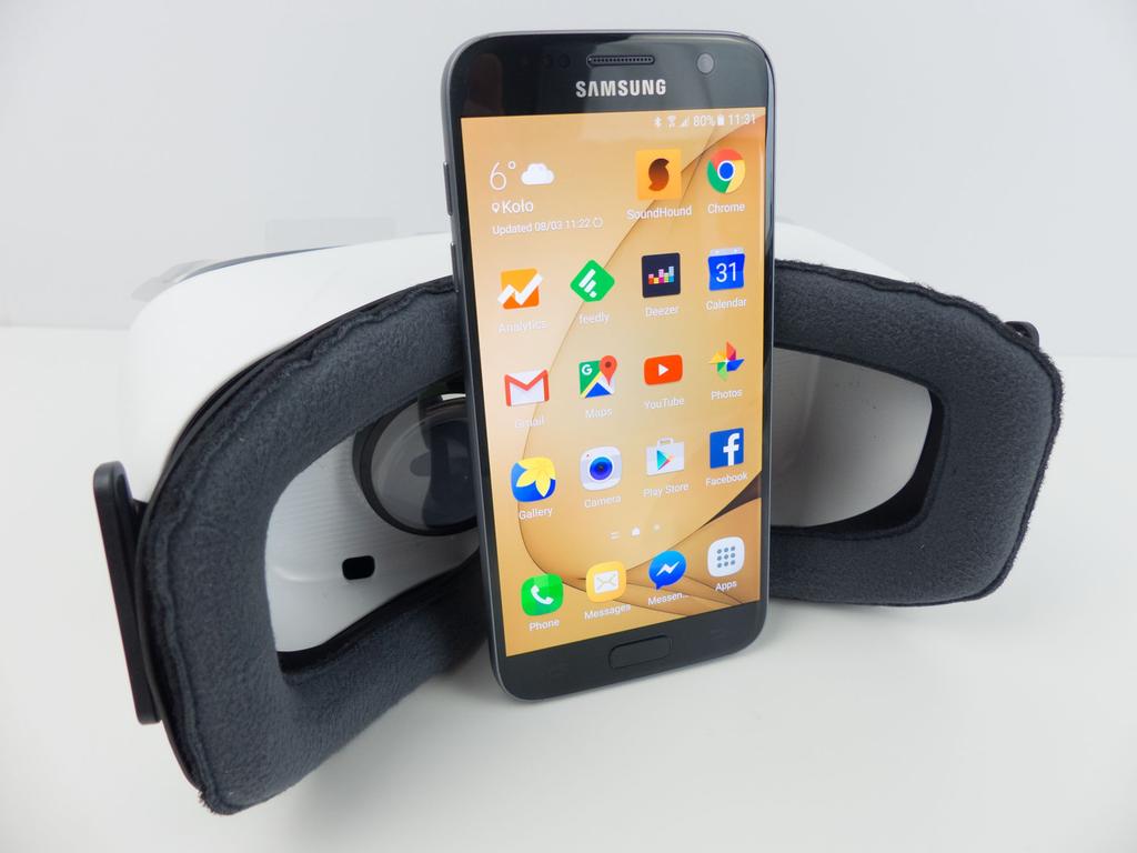 Wyświetlacz ocena 6 Pisanie o wyświetlaczach w topowych Samsungach stało się nieco nudne. Powodem jest to, że to po prostu bez wątpienia najlepsze ekrany na świecie, które nie mają sobie równych.