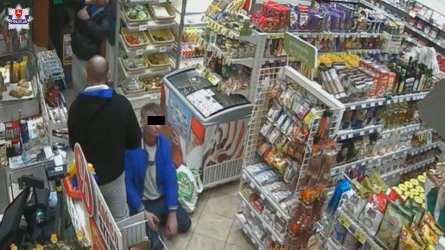 Jeden ze sprawców zamroczony alkoholem w pewnym momencie upadł na kolana. Nawet to nie przeszkodziło mu by kontynuować kradzież.