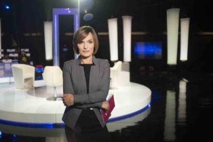 Wysokość (+/- 5 cm): 20 cm Wierzch i boki (fronty) sceny zabudowane hipsem w kolorze czarnym lub materiałem