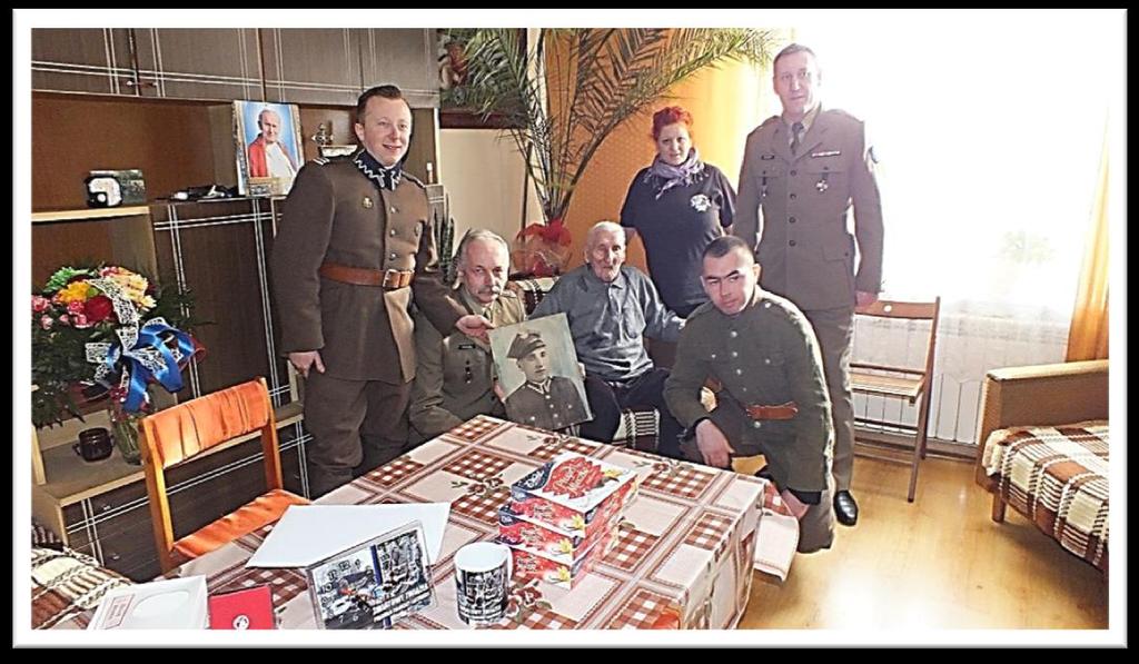 W dniu 21.02.2015 roku, delegacja Oddziału Zegrze, na czele z jej prezesem ppłk. Mieczysławem Hucałem, odwiedziła Pana Jana.