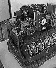 Brygadier John Tiltman, jeden z głównych łamaczy szyfrów w Bletchley Park, zainteresował się szczególnie tymi zaszyfrowanymi wiadomościami dalekopisowymi. Nadano im nazwę kodową "Fish" (ryba).