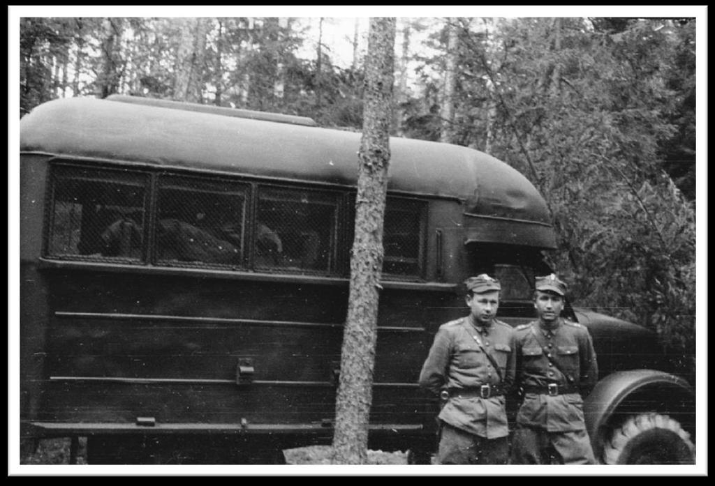 połączenia dowolnego abonenta łącznicy z innym abonentem połączenie czterech dowolnych abonentów na okólnik ; podłączenie do współpracy przystawki PW-10 obwodów dalekosiężnych; podłączenie do