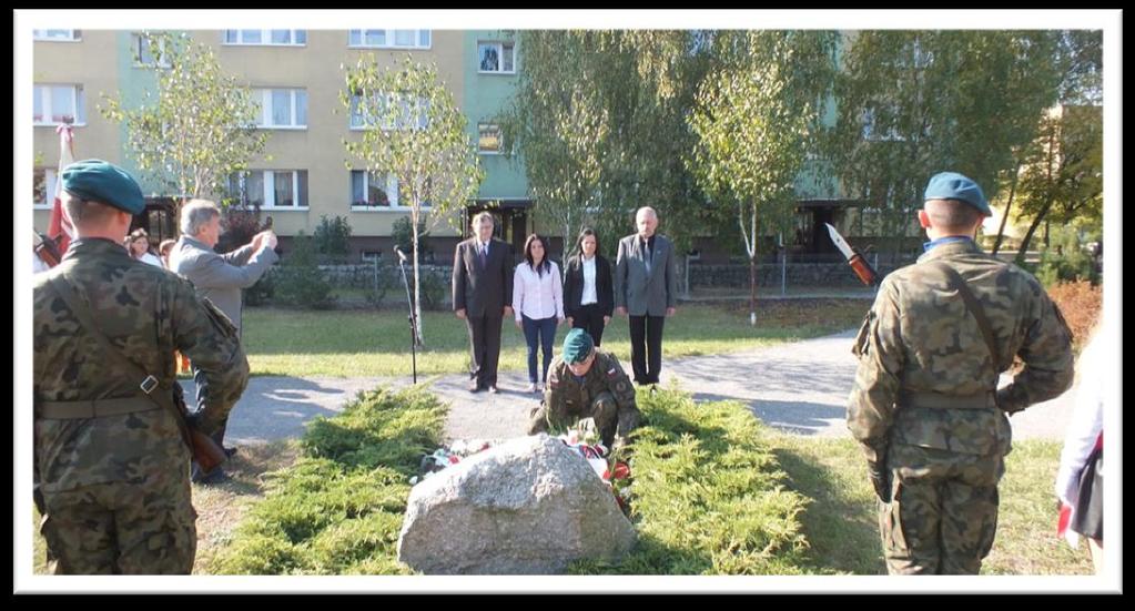 Nasza delegacja podczas święta Kościuszkowców Początek listopada to tradycyjnie czas zadumy i refleksji oraz wspominania tych, co odeszli na wieczną wartę.