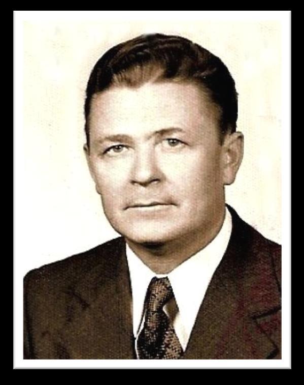 W 1948 roku ochotniczo zgłosił się do Oficerskiej Szkoły Łączności w Sieradzu, którą po jej reorganizacji ukończył w Zegrzu.