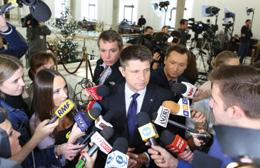 Dostęp dziennikarzy do Sejmu w obecnym systemie podlega bardzo ograniczonej weryfikacji i kontroli.