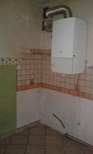 Do lokalu przynależy pomieszczenie w piwnicy o powierzchni użytkowej 18,70 m².