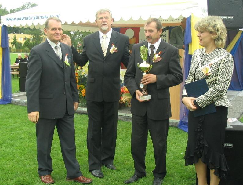 KGW Rypałki KGW Sadłowo Nowe Pani Cecylia Zaborna z Wójtem Gminy R.