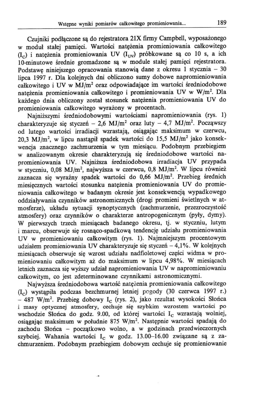 Wstępne wyniki pomiarów całkowitego promieniowania... 189 Czujniki podłączone są do rejestratora 21X firmy Campbell, wyposażonego w moduł stałej pamięci.