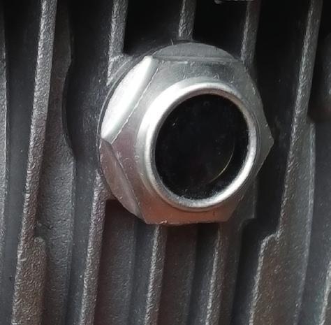 STOSOWANE OLEJE ORAZ ICH ZAMIENNIKI USED LUBRICANTS AND REPLACEMENTS TYP OLEJU OIL TYPE Olej syntetyczny / Syntetic oil Olej mineralny / Mineral oil TEMP. PRACY WORK TEMP.