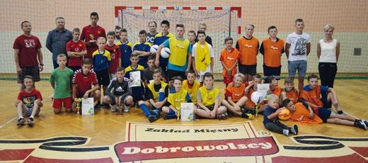 W ramach upowszechniania sportu oraz kultury fizycznej, ze środków budżetowych Gminy Wadowice Górne fundowane są puchary dla najlepszych drużyn oraz zawodników biorących udział w turniejach