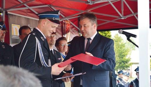 Po Mszy Świętej, poczty sztandarowe, delegacje zaprzyjaźnionych jednostek ochotniczych straży pożarnych udały się do Domu Strażaka Ochotniczej Straży Pożarnej w Izbiskach, gdzie odbyła się dalsza