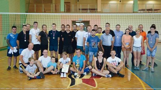 z pomocy w ramach w/w programu skorzystało 569 osób w tym z pomocy w postaci posiłku w szkole 268 osób. Natomiast w 2016 r. skorzystało 501 osób w tym z pomocy w postaci posiłku w szkole 231 osób.