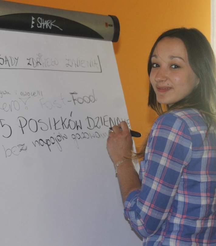 Na początku przypominamy sobie zasady zdrowego odżywiania 1. Jemy dużo warzyw i owoców! 2. Posiłki nie powinny być zbyt obfite, ale częste. 3. Fast foodom już dziękujemy! Kebabom też. 4.