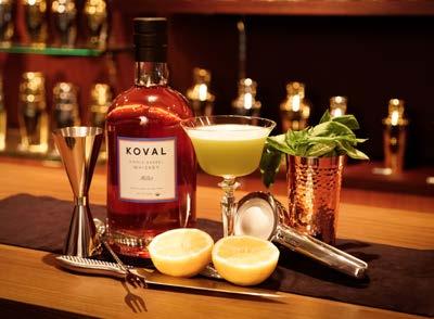SREBRNY MEDAL Spirits Prestige International (SIP) Awards 2015 2 KOVAL BOURBON WHISKEY ILLINOIS, CHICAGO, USA cena 1 L 418,00 Koval Bourbon jest wytworzony w 51% z kukurydzy, a reszta dość nietypowo
