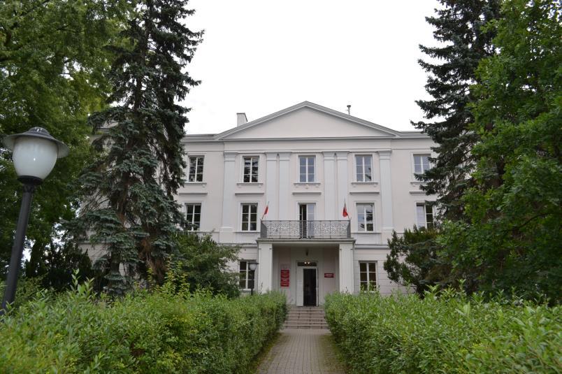 Powstania Styczniowego Rosjanie odebrali budynek i utworzyli w tym miejscu szkołę ludową.