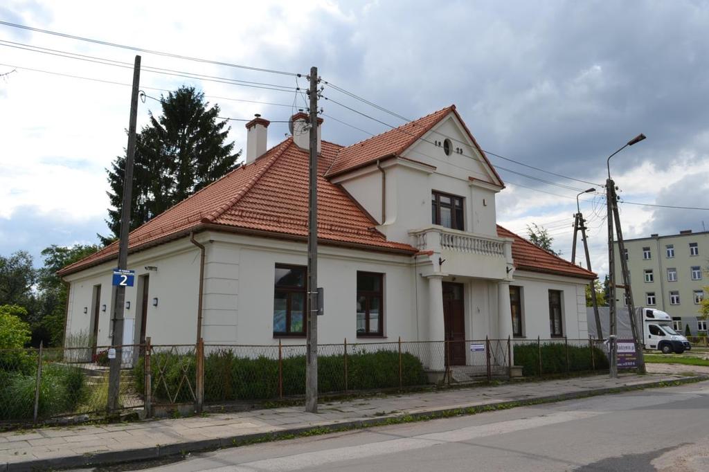 GEZ 26 KARTA ADRESOWA ZABYTKU NIERUCHOMEGO 1. Nazwa WILLA 2. Czas powstania 1925 r. 3. Miejscowość RADZYMIN 8. Fotografia z opisem wskazującym orientację 4. Adres ul.