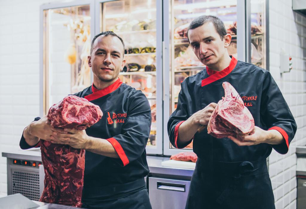 WOŁOWINA SEZONOWANA NA SUCHO Antrykot dojrzewający na kości...32,/pl/ *100g T-bone stek.