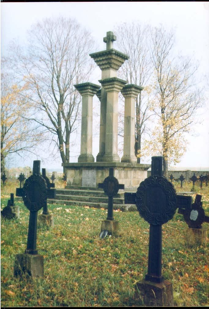 Cmentarz nr 8 w Nowym Żmigrodzie (fot. A. Piecuch) Kolejnym interesującym przykładem jest cmentarz nr 6 w Krempnej, wzniesiony na odkrytym niegdyś terenie.