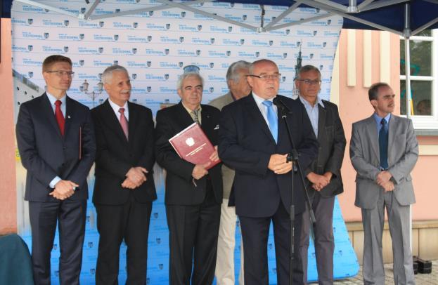 odbyła się w Częstochowie uroczystość zorganizowana przez Zarząd Oddziału Częstochowskiego SEP w 120 rocznicę zapłonięcia pierwszej na ziemiach polskich lampy oświetlenia ulicznego.