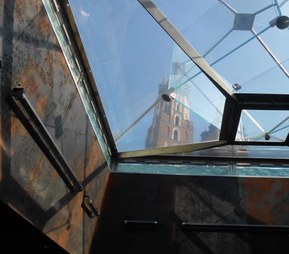 jego ponad 800-letnią tradycję handlu i rzemiosła. Podziemia Rynku krakowskiego to rezerwat z nienaruszonymi w wielu miejscach reliktami konstrukcji, obiektów i architektury.