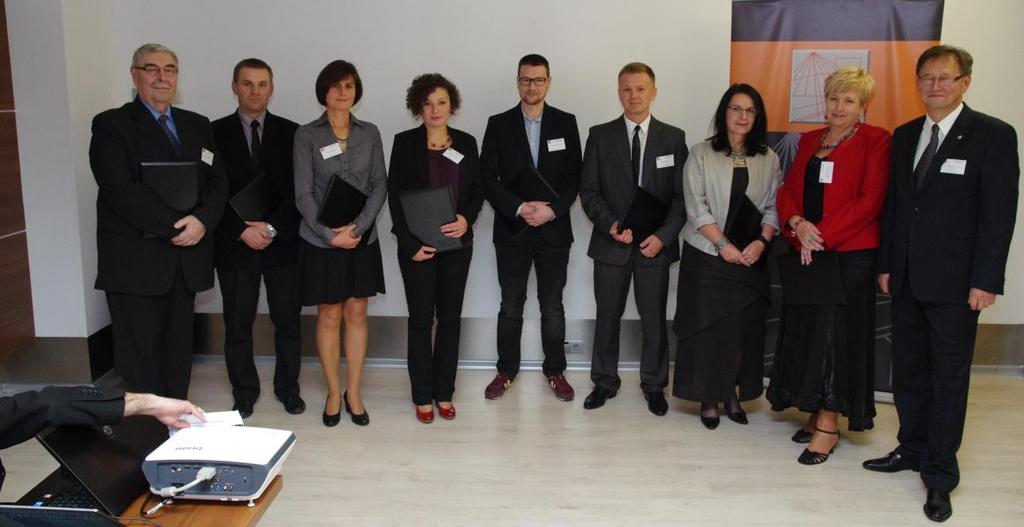 Fotografujemy budownictwo 2014. Ten punkt poprowadził Roman Karwowski - rzecznik prasowy ŚlOIIB i przewodniczący pięcioosobowego jury konkursowego.
