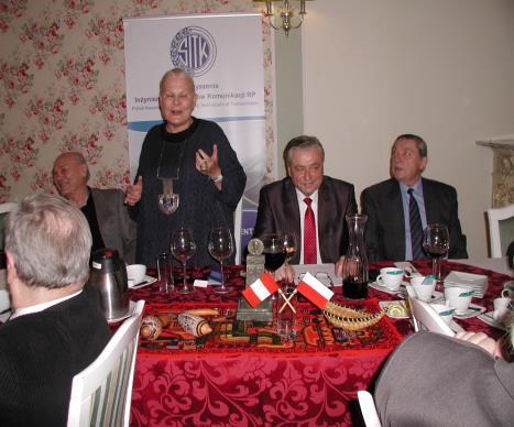 24.11.2014 Szkolenie pn. SPOTKANIE Z EKSPERTEM na temat: "Zakończenie budowy. Przekazanie obiektu budowlanego do użytkowania". Szkolenie prowadził Tomasz Radziewski. 25.11.2014 Spotkanie w dniu Święta Kolejarza z okazji 15-lecia pomnika Ernesta Malinowskiego zorganizowane przez Zarząd Krajowy Stowarzyszenia Inżynierów i Techników Komunikacji.