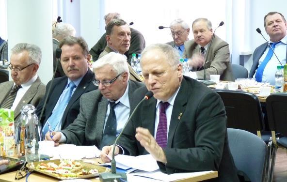 kandydaci. Zwrócono także uwagę, że istotnym problemem jest brak możliwości odbycia praktyk zawodowych w związku z sytuacją gospodarczą kraju oraz kłopotami firm budowlanych. Andrzej R.