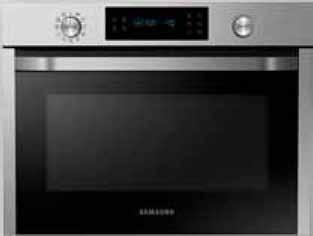 programów Auto Cook 5 programów rozmrażania Auto Defrost funkcja czyszczenia parą