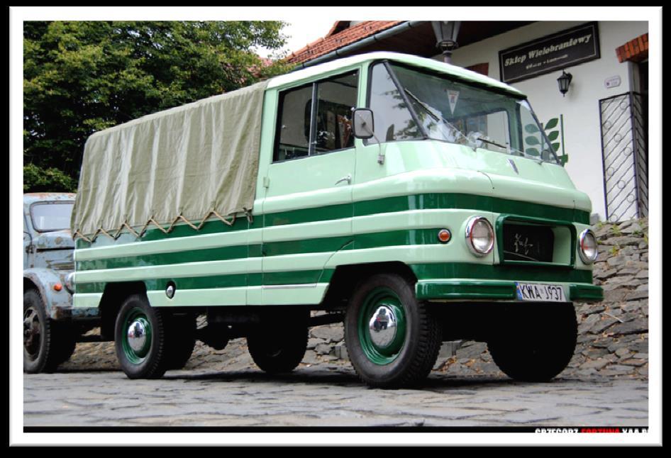 Żuk A-03 Jako pierwsza została opracowana wersja pickup. Wykoszysystywał on silnik i skrzynię biegów pochodzącą z samochodu osobowego Warszawa.