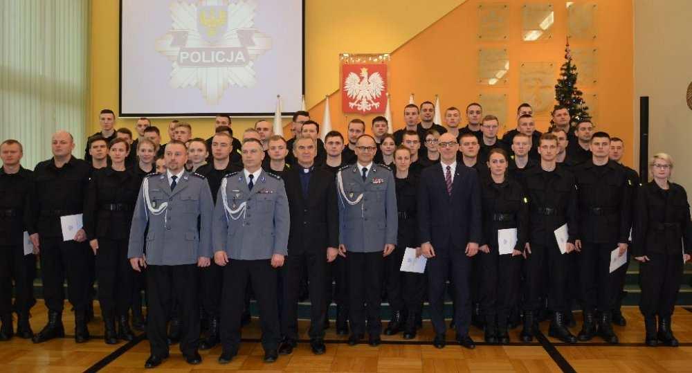 Po ukończeniu szkolenia podstawowego, młodzi policjanci trafią do jednostek na terenie całego województwa.