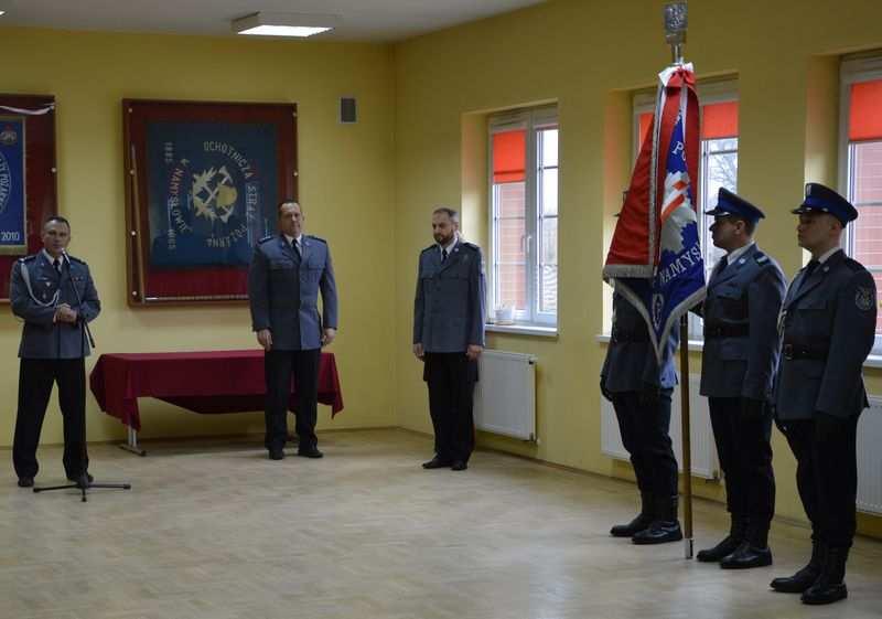 Rozkaz wręczył I Zastępca Komendanta Wojewódzkiego Policji w Opolu insp. Adam Tychowicz, gratulując jednocześnie objęcia stanowiska.