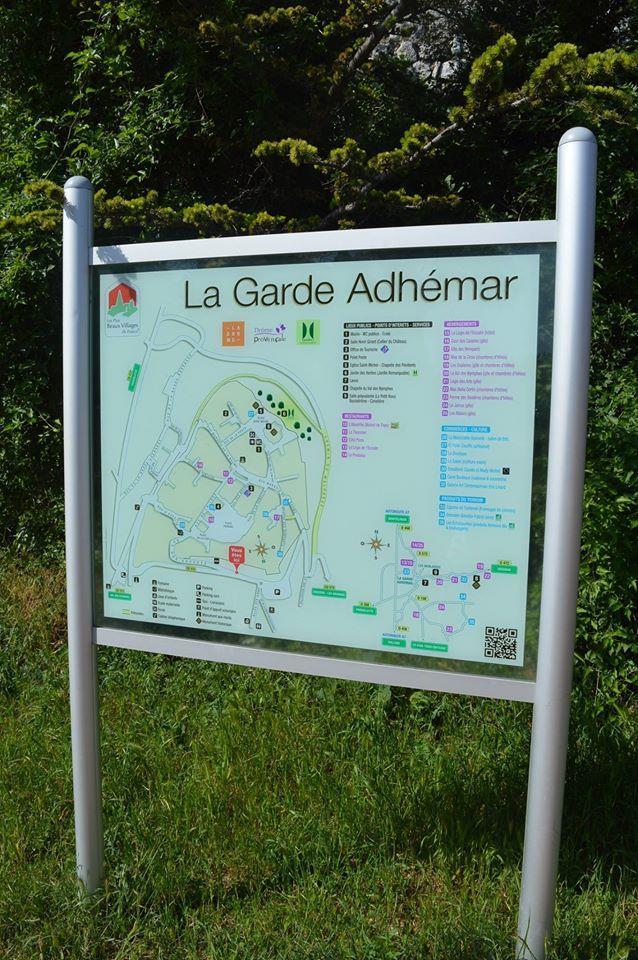 LA GARDE ADHEMAR, GRIGNAN, MONTELLIMAR 28 maja w poszukiwaniu francuskich tradycji młodzież odwiedziła Prowansję. Pierwszym przystankiem na obranym szlaku było miasteczko La Garde Adhemar.