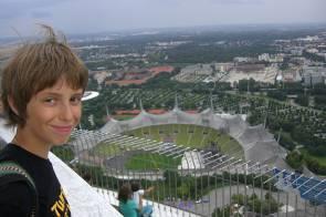 Cena zawiera: 20 lekcji tygodniowo, 2 zajęcia pozalekcyjne dziennie w Berlinie, 1 wycieczka w tygodniu po Berlinie lub poza, np. Poczdam.