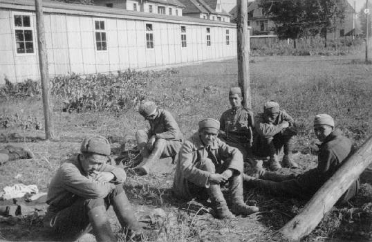 Súkromným osobám zhabali rádiové zariadenie a lyžiarsku výbavu. Orgány neľútostne kontrolovali kontingenty určené gazdovstvám, čo sa negatívne odrazilo na zásobovaní potravinami.