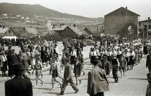 osvetľujúcu tú pamätnú januárovú noc. ( ) Tak sa začala naša sloboda v sovietskom vydaní spomína si jedna z obyvateliek Limanowej. Prímestské veľkostatky spustli alebo boli zničené.