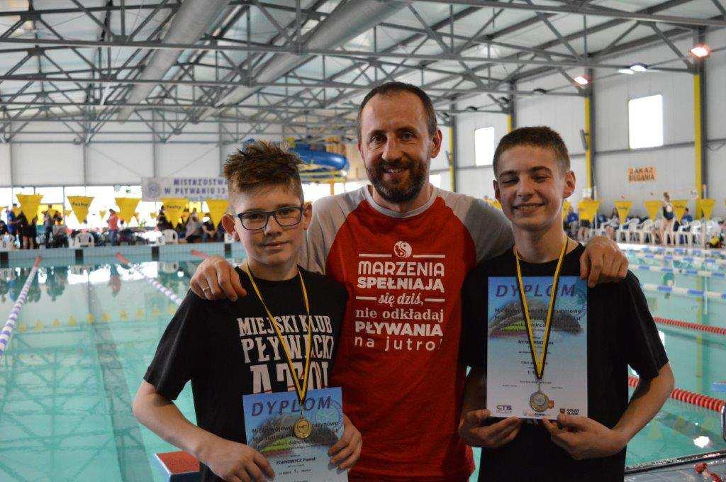 Atol Oleśnica: Paweł Zdanowicz, trener Artur Mosiak i Alex Rytkowski V. TOP 10 POLSKA KAT.