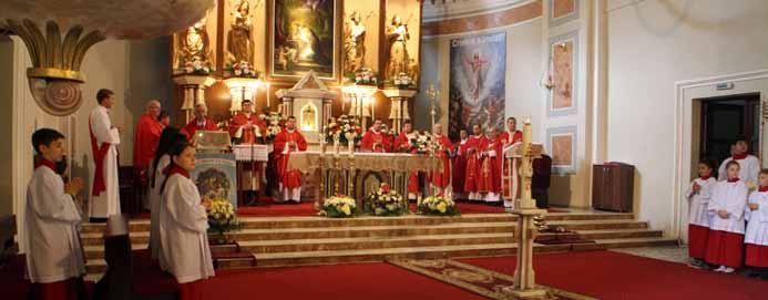 Polonus 5 / 2016 Hramurile din luna mai în decanatul de Bucovina Hramul bisericii, unul dintre cele mai importante evenimente din viața oricărei comunități romanocatolice, reunește anual la