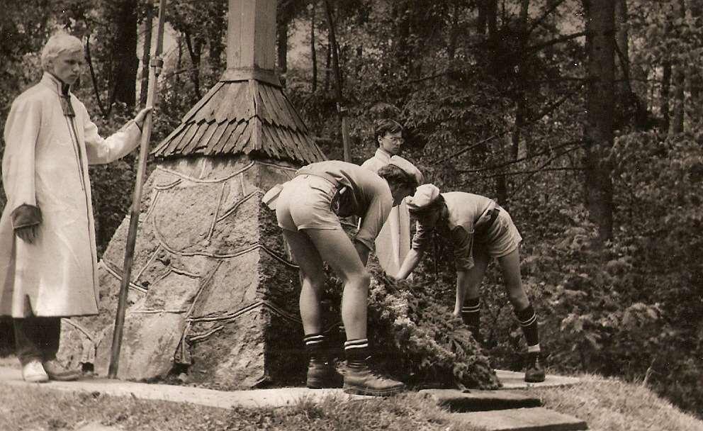 ZLOT KOŚCIUSZKOWSKI MAJ 1984 hm.zbigniew Winiarek TRADYCJE KOŚCIUSZKOWSKIE str.30 34.