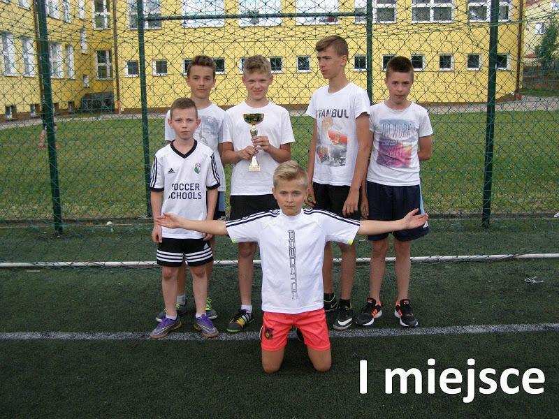 występ klowna, gry i zabawy na dmuchanym zamku, malowanie twarzy, dmuchanie gigantycznych baniek mydlanych i wiele, wiele innych zabaw.