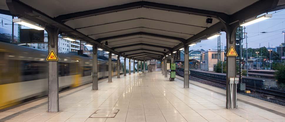 PROJEKT PILOTAŻOWY - STACJA KOLEJOWA MAINZ KALKULACJA PORÓWNAWCZA PRZY WYMIANIE OPRAW 1:1 / URUCHOMIENIE I KWARTAŁ 2014 KARLSRUHE VARSOVIA LED VARSOVIA LED z trybem przycmniania Producent NORKA NORKA