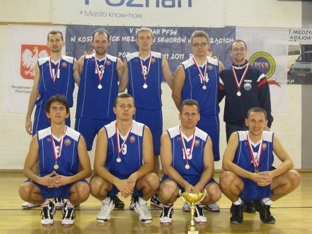 Stoją od lewej: Jan Kucharski prezes, Aleksandra Sikora, Paulina Żuk, Agata Stojanowska, Paulina Wróbel, Maria Napora, Monika Pałka, Ewelina Matuszak, Anna Żmuda-Trzebiatowska, Marzena Muszyńska,