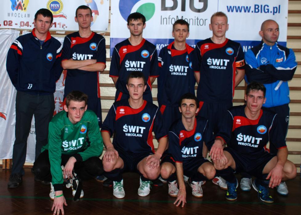 TABELA KOŃCOWA GRUPA A: L.p. Klub Punkty Mecze Bramki Zw. Rem. Por. 1. WISŁA Bydgoszcz 4 3 6:3 1 1 0 2. OLIMP Wejherowo 3 3 3:5 1 0 1 3.
